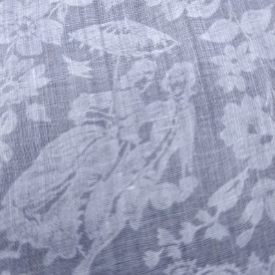 hvidt lommetørklæde med romantiske figurer printet